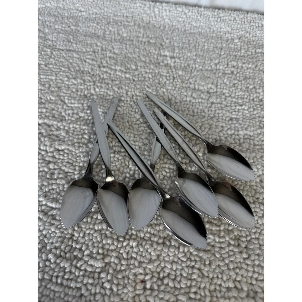 WM Rogers‎ Mfg Co Stainless USA Grapefruit Spoons Set of 8 Serrated Edge